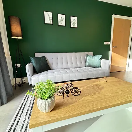 Luxury Canal-Side Apartment, Hemel Hempstead, Free Parking, Perfect For Contractors Exterior photo