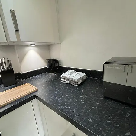 Luxury Canal-Side Apartment, Hemel Hempstead, Free Parking, Perfect For Contractors Exterior photo