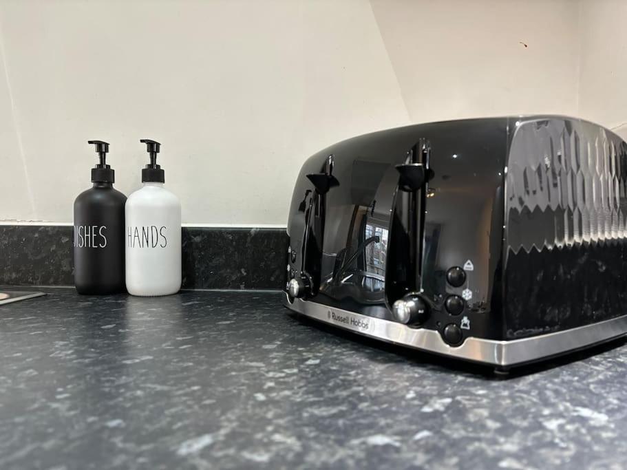 Apartment Luxury Canal-side Apartment, Hemel Hempstead, Free Parking, Perfect For Contractors *