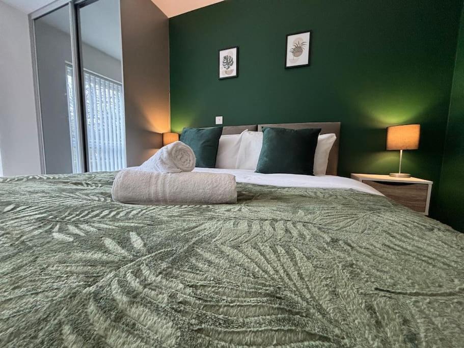 Luxury Canal-side Apartment, Hemel Hempstead, Free Parking, Perfect For Contractors Appartamento Hemel Hempstead