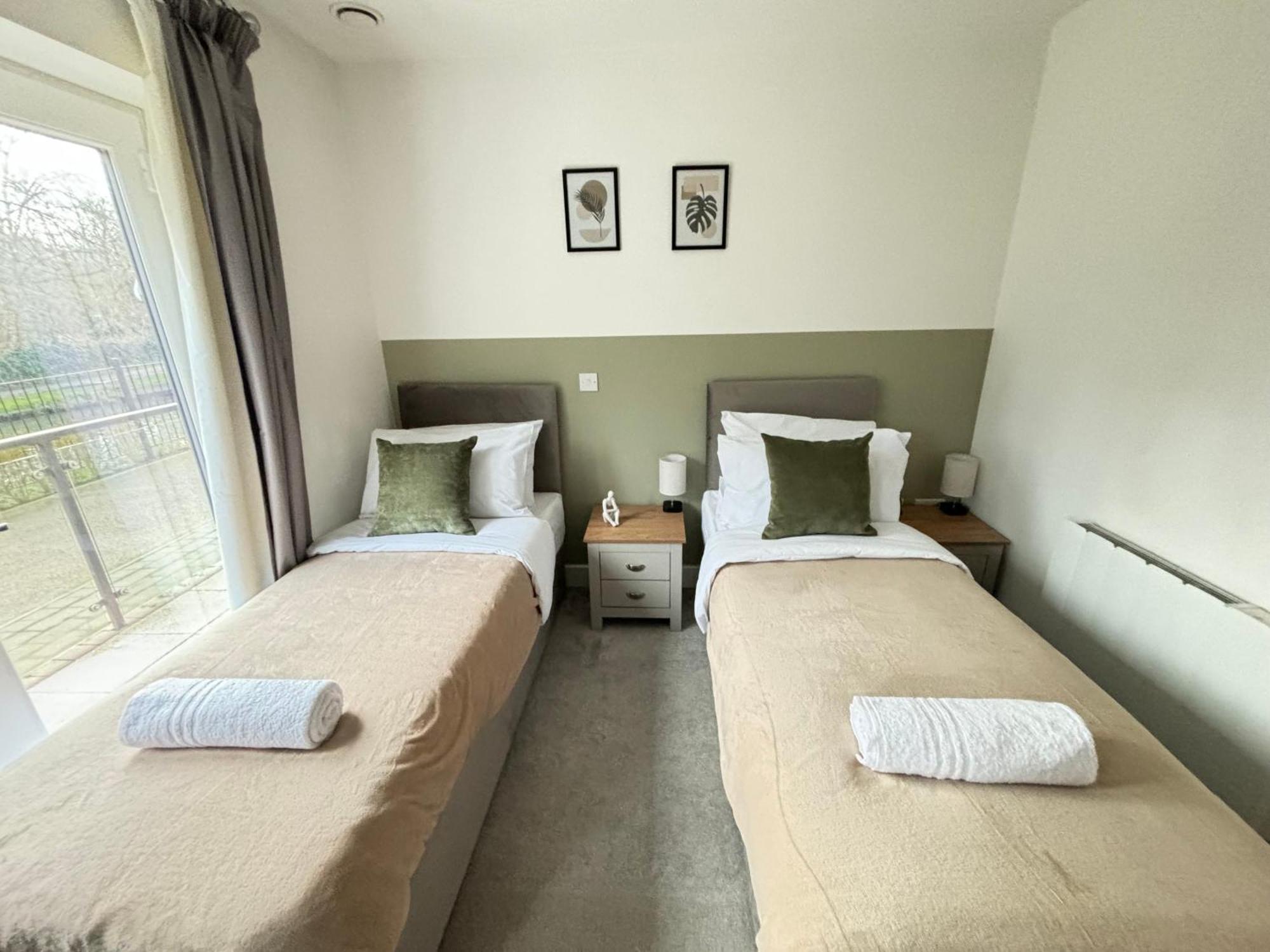 Luxury Canal-side Apartment, Hemel Hempstead, Free Parking, Perfect For Contractors Appartamento Hemel Hempstead